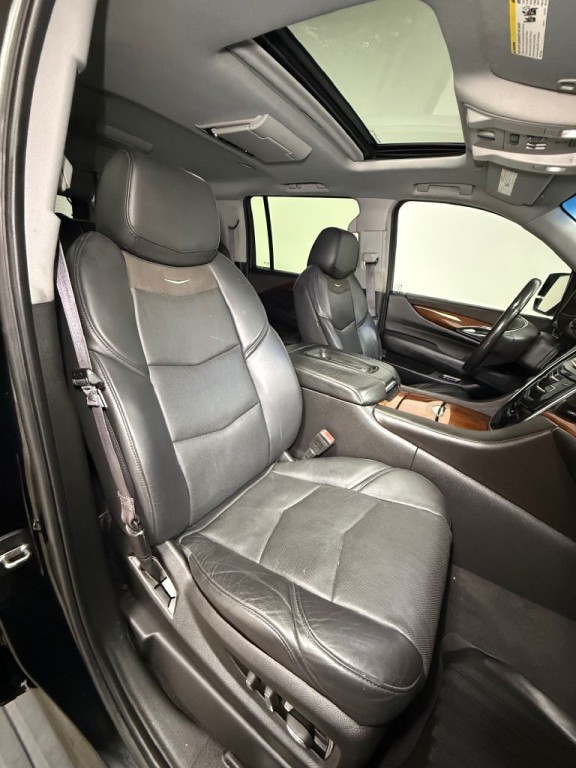 2015 Cadillac Escalade Image 18