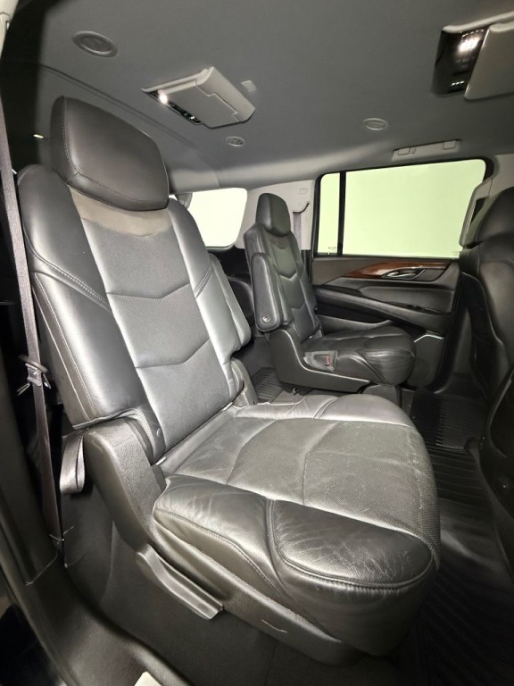 2015 Cadillac Escalade Image 19