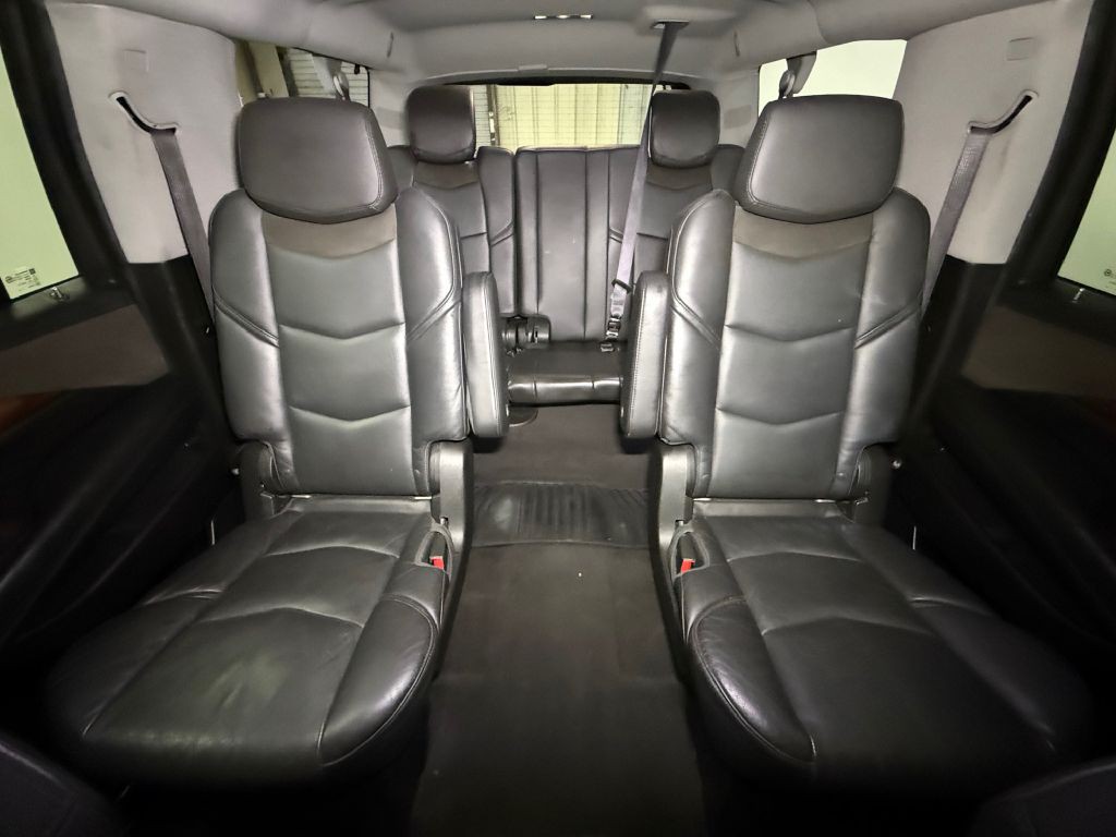 2015 Cadillac Escalade Image 21