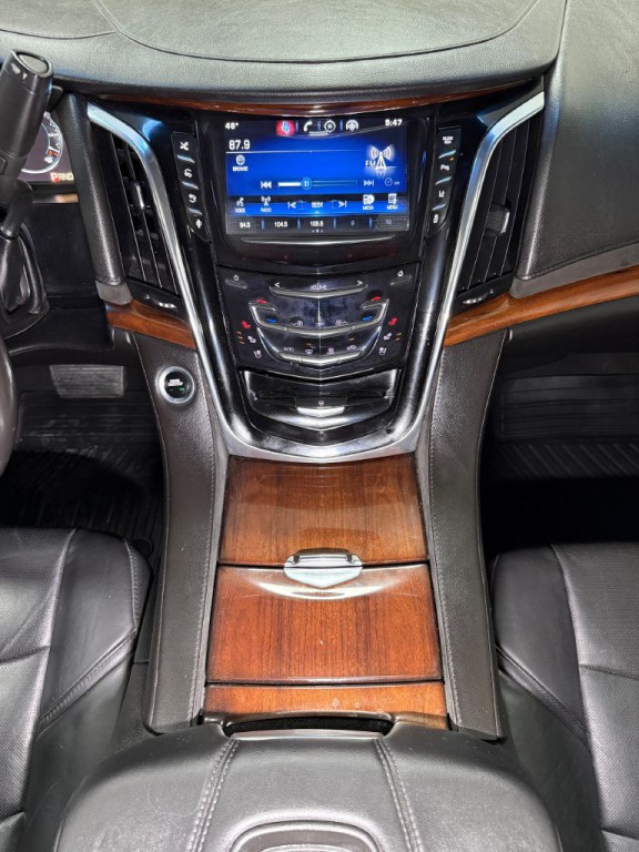 2015 Cadillac Escalade Image 25