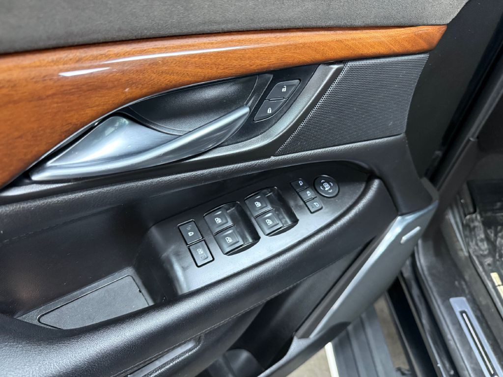 2015 Cadillac Escalade Image 26