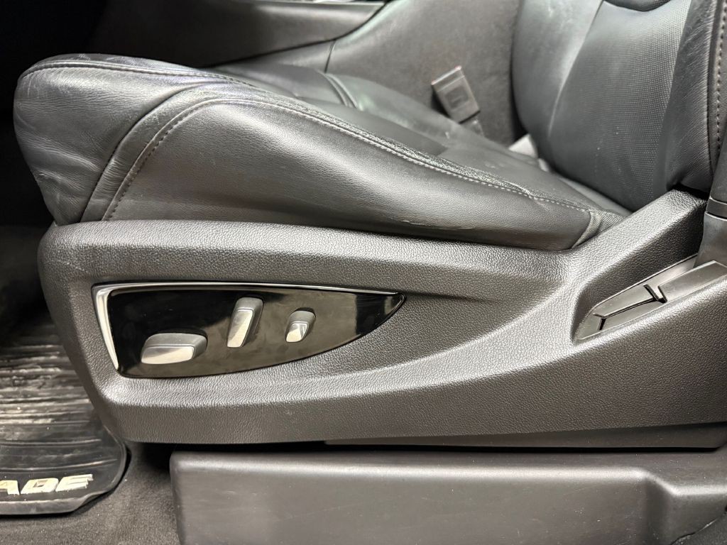 2015 Cadillac Escalade Image 28