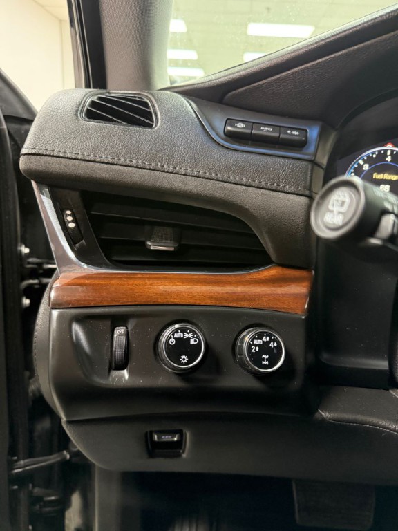 2015 Cadillac Escalade Image 30