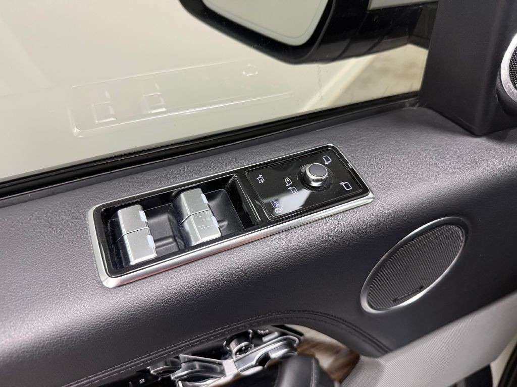 2018 Land Rover Range Rover Image 18