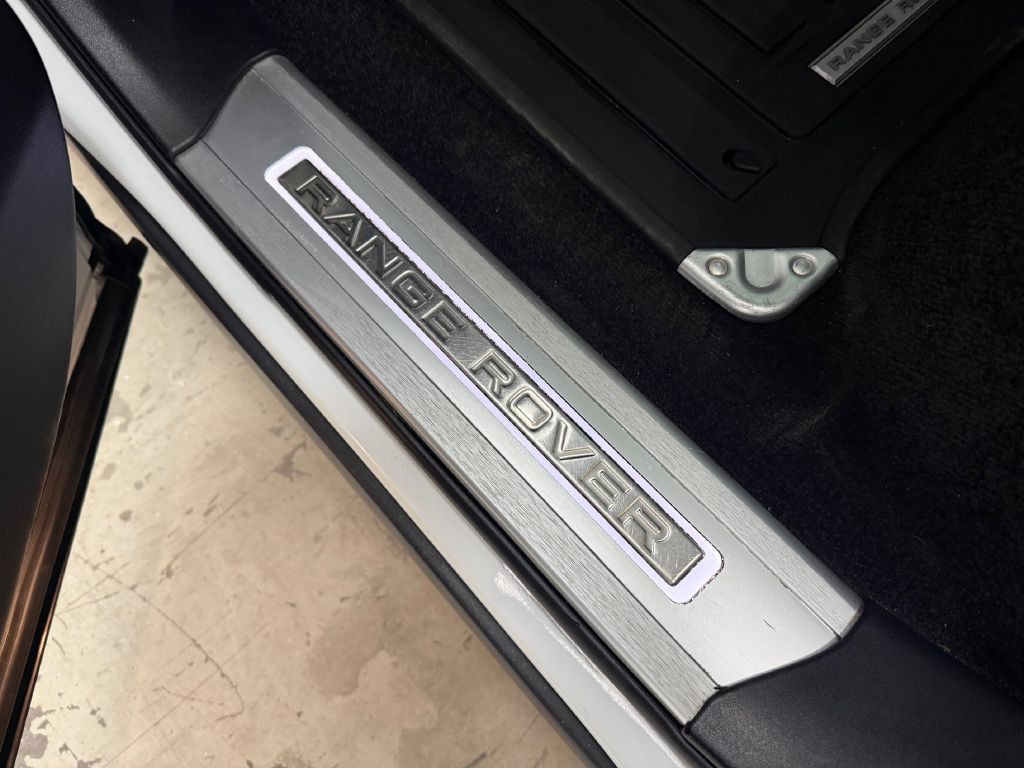 2018 Land Rover Range Rover Image 24