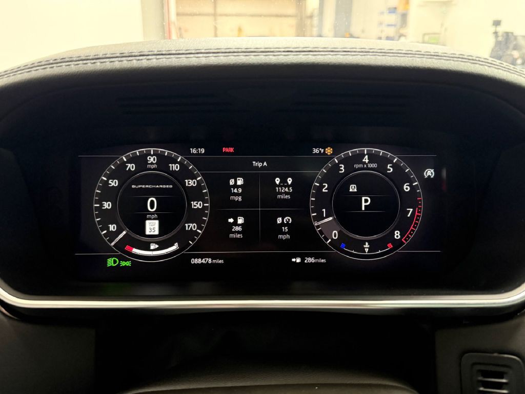 2018 Land Rover Range Rover Image 32