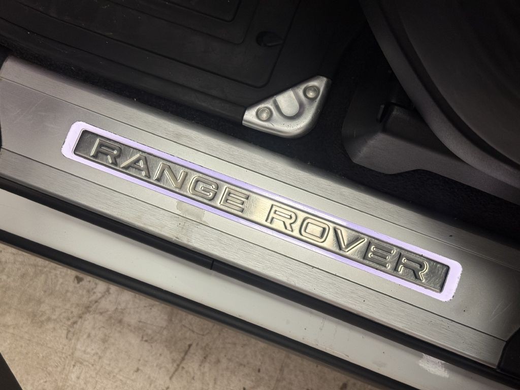 2018 Land Rover Range Rover Image 13