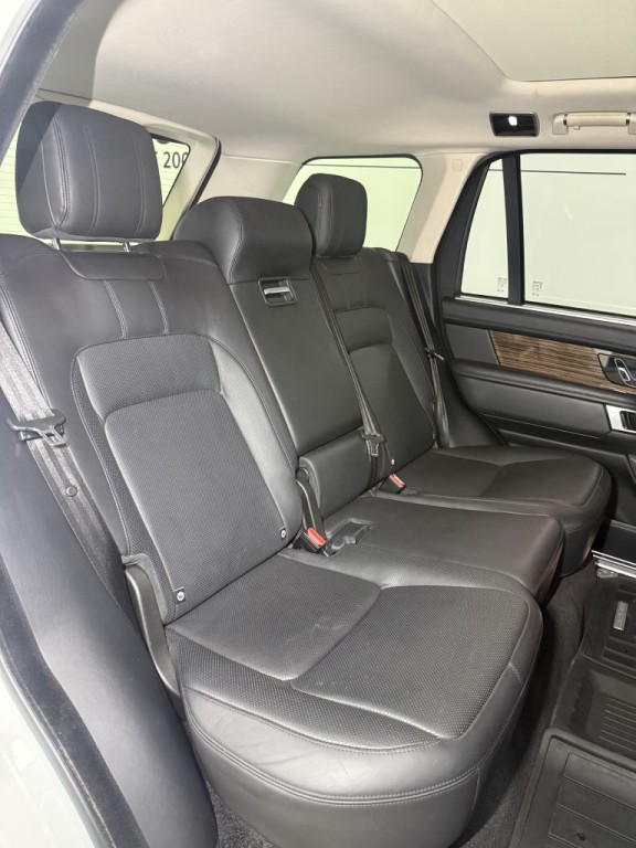 2018 Land Rover Range Rover Image 17
