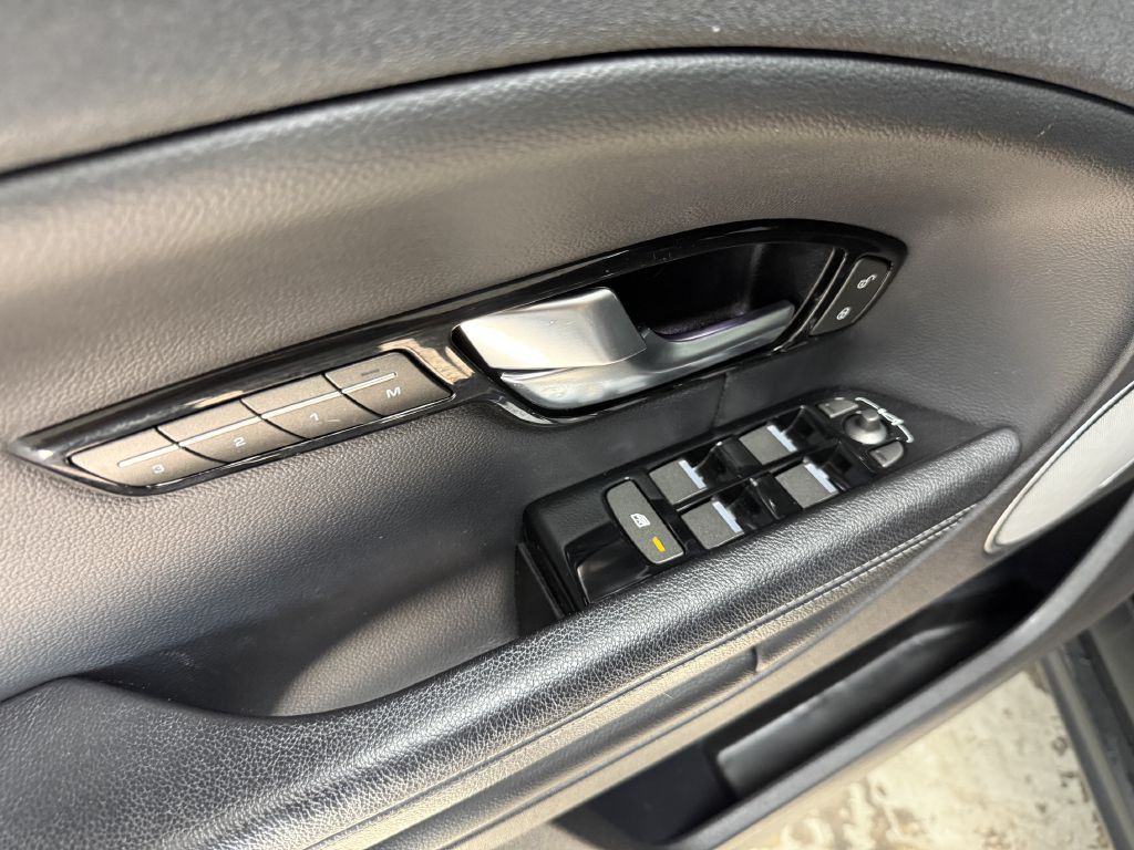 2019 Land Rover Range Rover Evoque Image 12