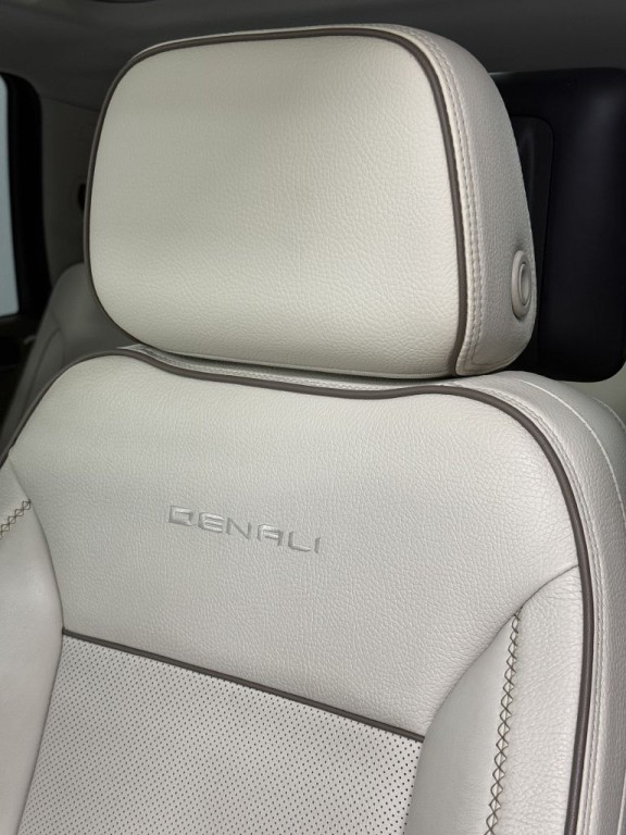 2021 GMC Yukon Image 39