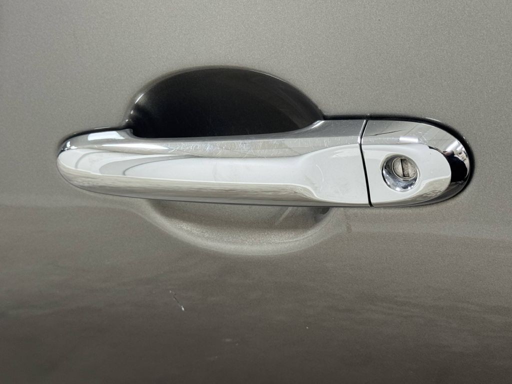 2016 Nissan Versa Image 10