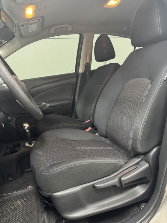2016 Nissan Versa Image 12