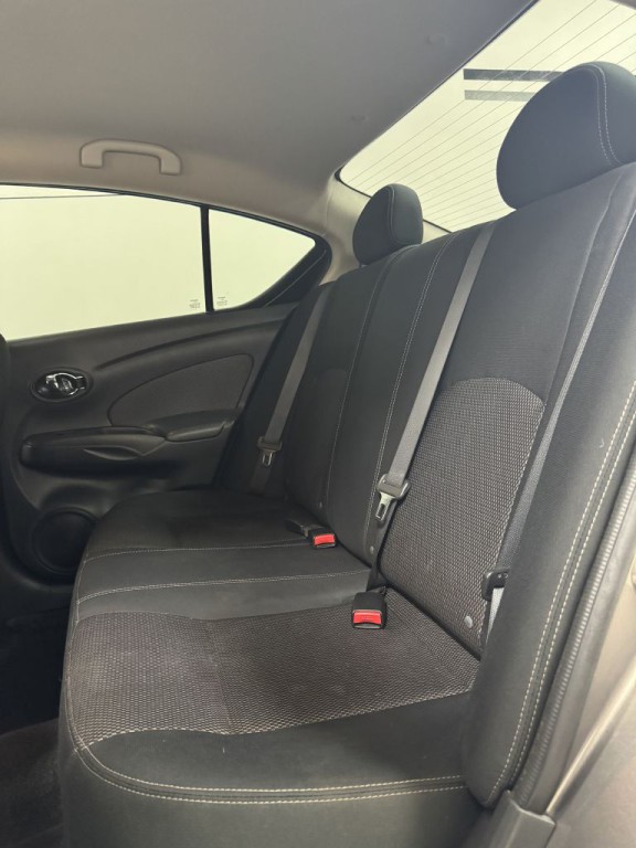 2016 Nissan Versa Image 13