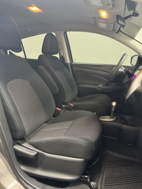 2016 Nissan Versa Image 14