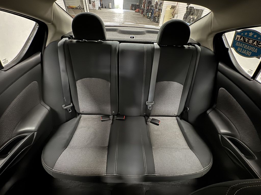 2016 Nissan Versa Image 16