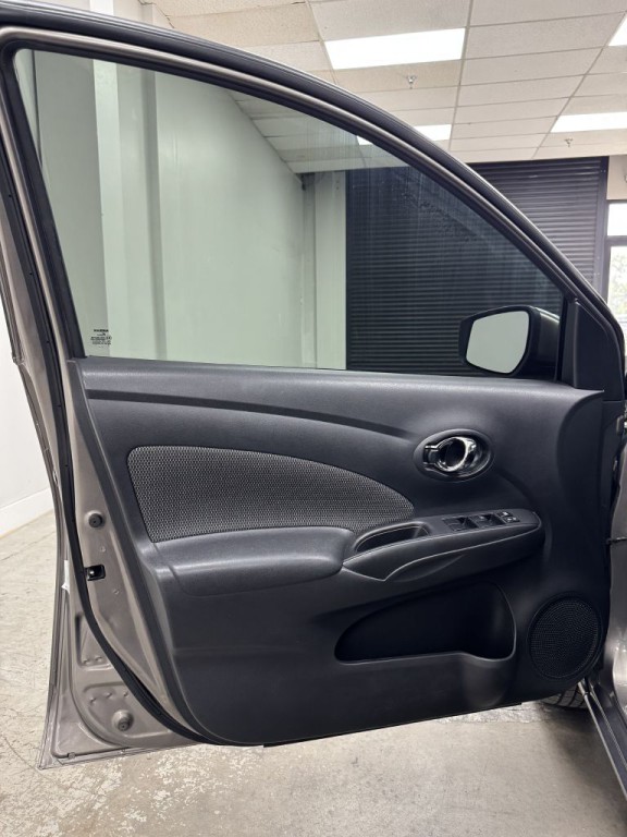 2016 Nissan Versa Image 17