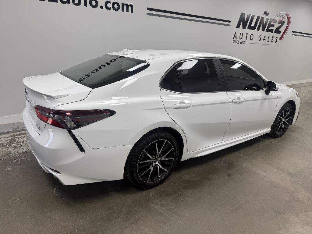 2021 Toyota Camry Image 3