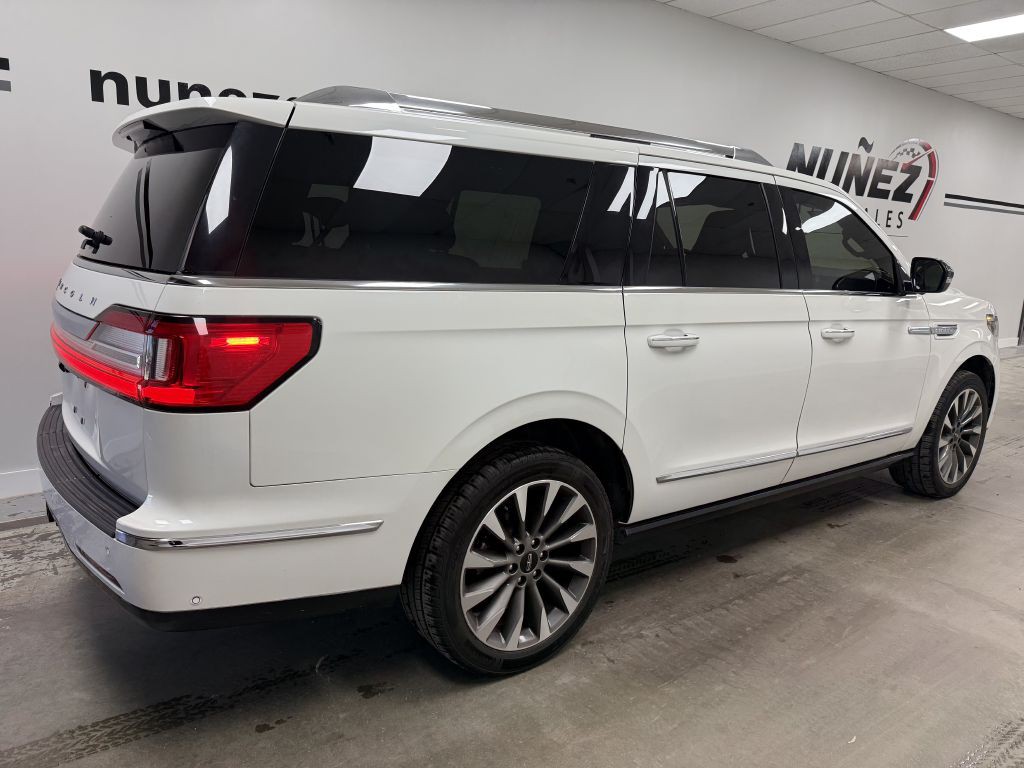 2021 Lincoln Navigator Image 3