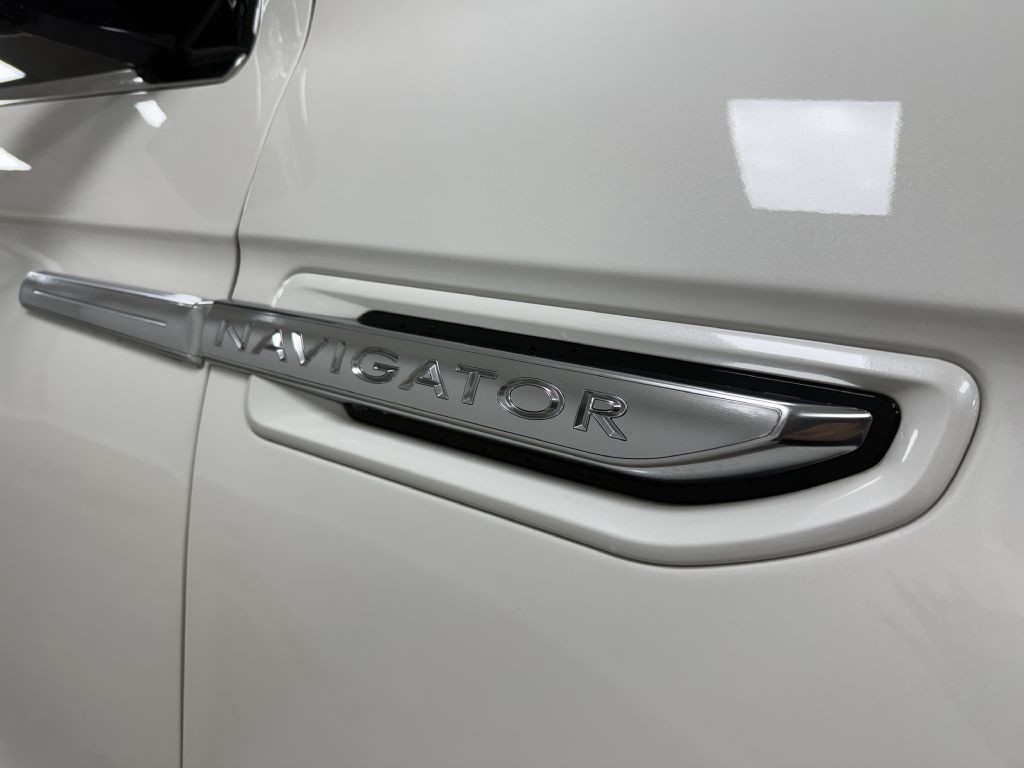 2021 Lincoln Navigator Image 10