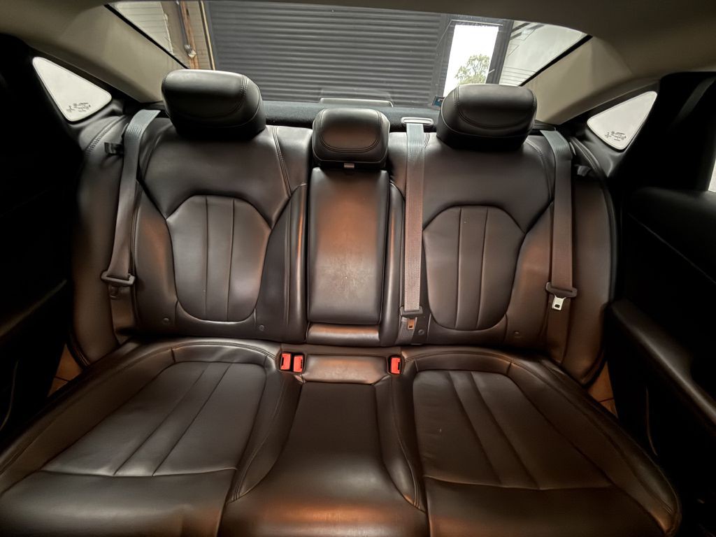 2015 Chrysler 200 Image 9