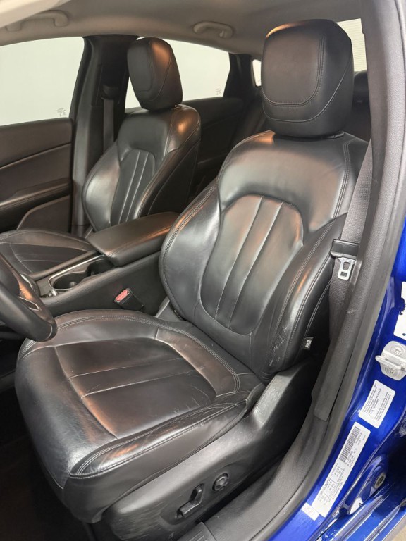 2015 Chrysler 200 Image 16