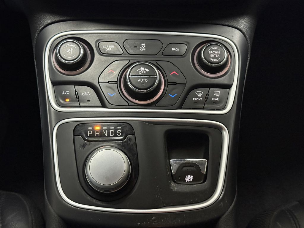 2015 Chrysler 200 Image 20