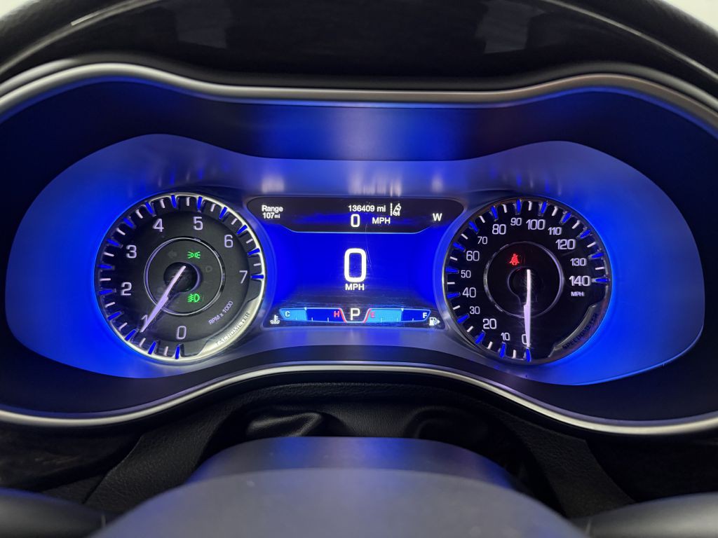 2015 Chrysler 200 Image 21