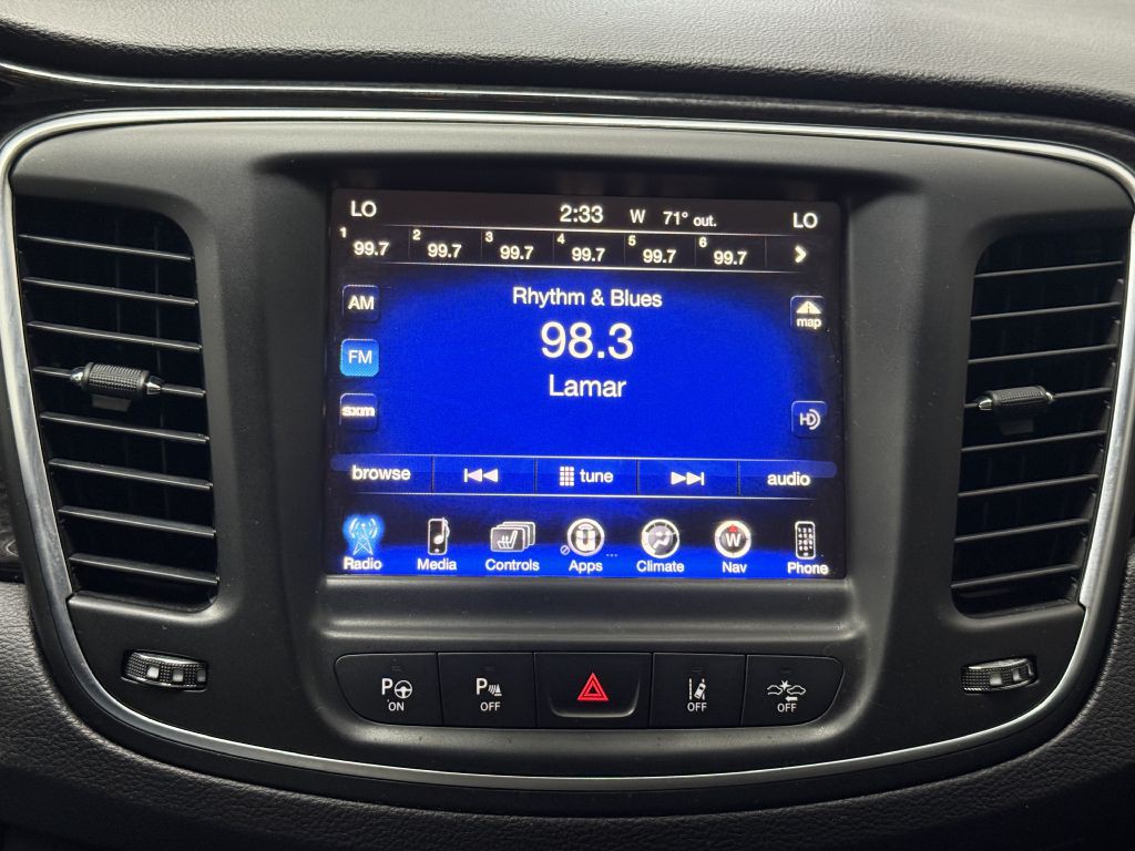 2015 Chrysler 200 Image 22