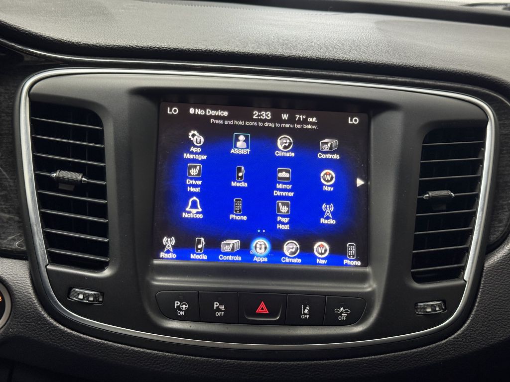 2015 Chrysler 200 Image 25