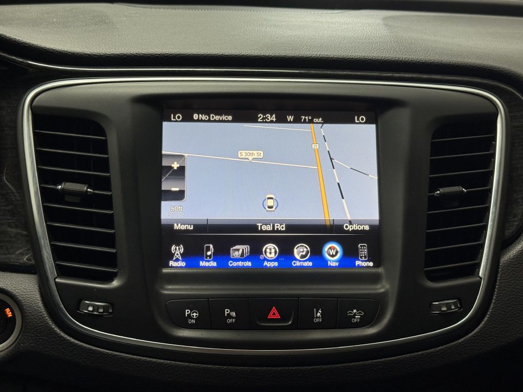 2015 Chrysler 200 Image 27