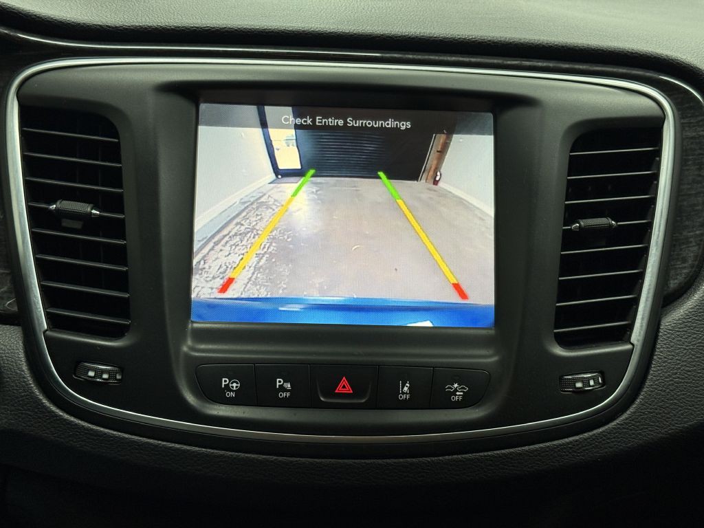 2015 Chrysler 200 Image 29