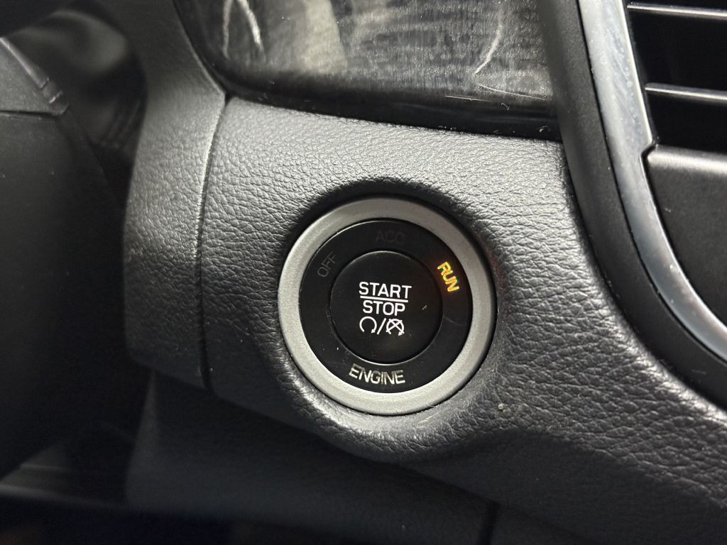 2015 Chrysler 200 Image 31