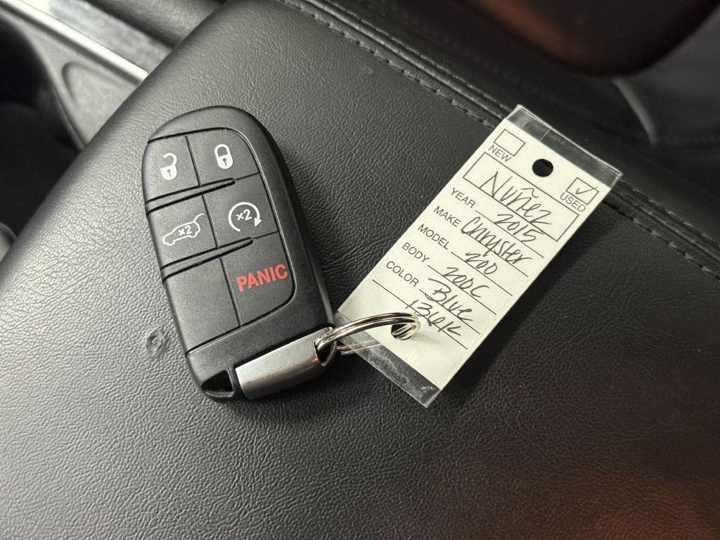 2015 Chrysler 200 Image 33