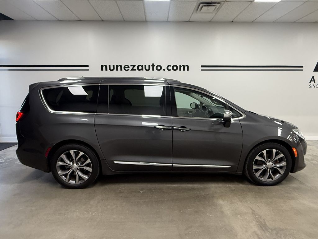 2018 Chrysler Pacifica Image 2