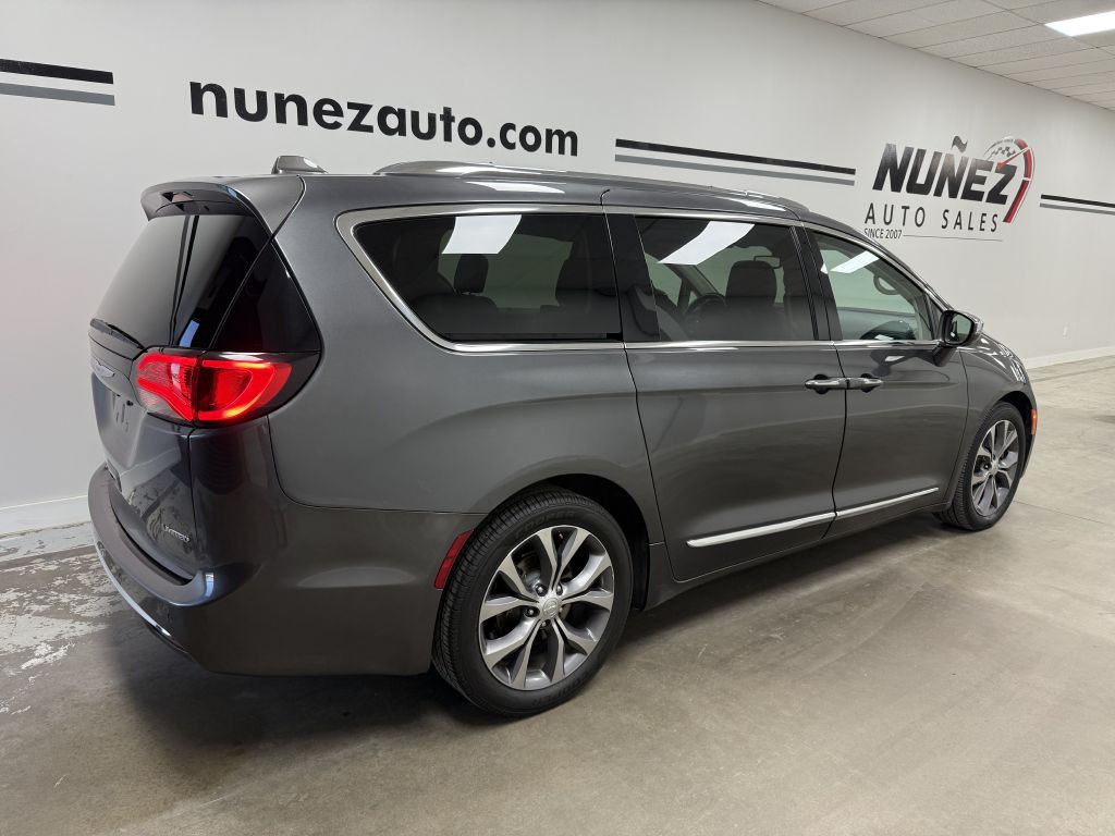 2018 Chrysler Pacifica Image 3