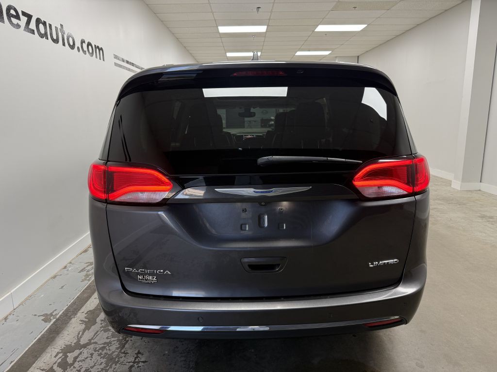 2018 Chrysler Pacifica Image 4
