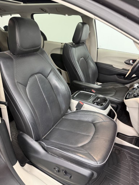 2018 Chrysler Pacifica Image 12