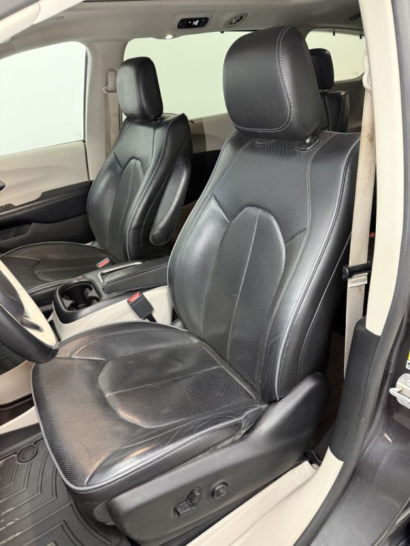2018 Chrysler Pacifica Image 14