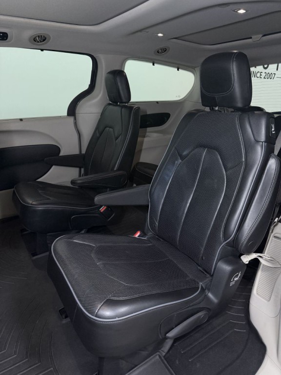 2018 Chrysler Pacifica Image 15