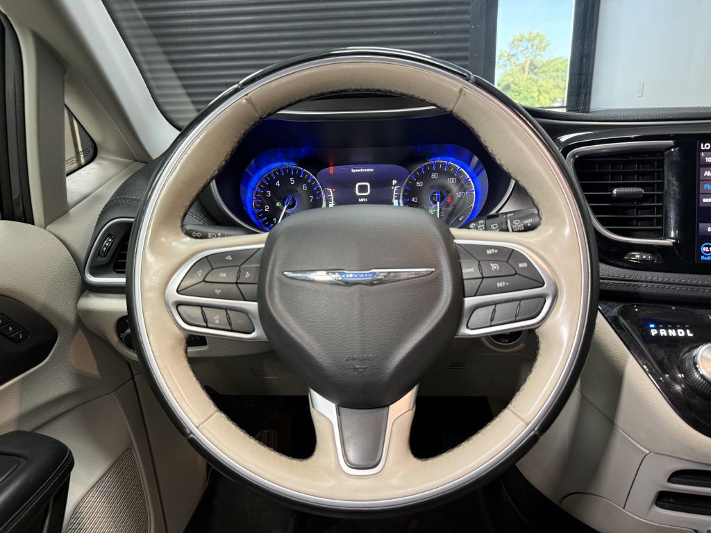 2018 Chrysler Pacifica Image 17