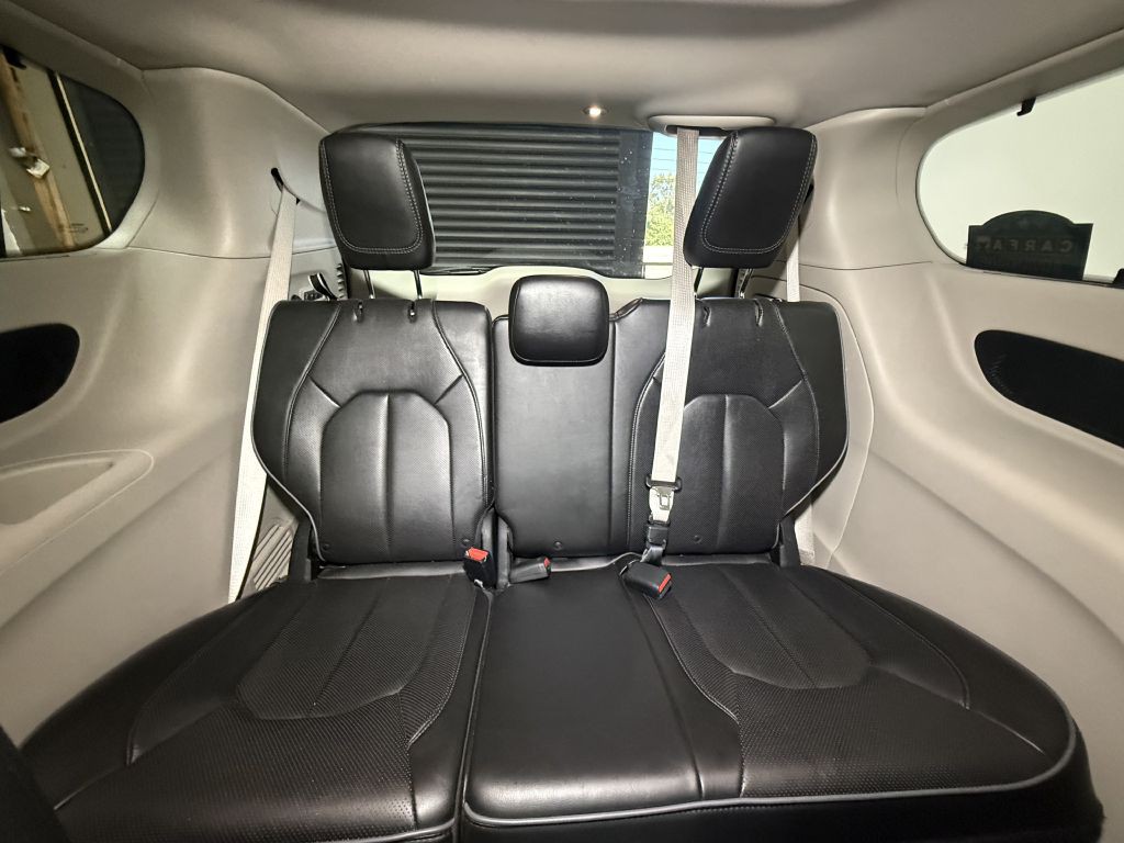 2018 Chrysler Pacifica Image 18