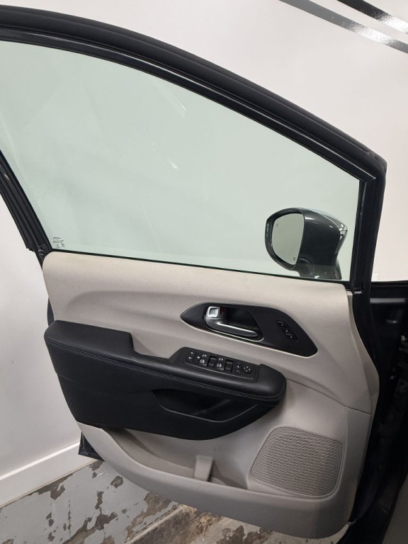 2018 Chrysler Pacifica Image 24