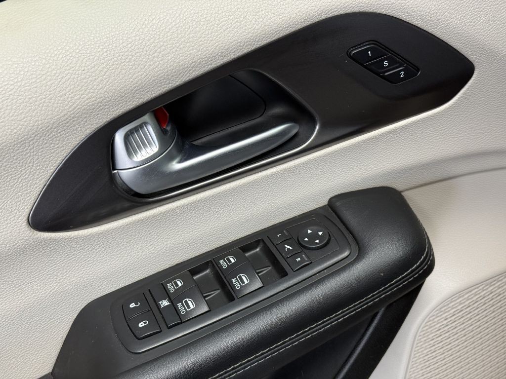 2018 Chrysler Pacifica Image 25