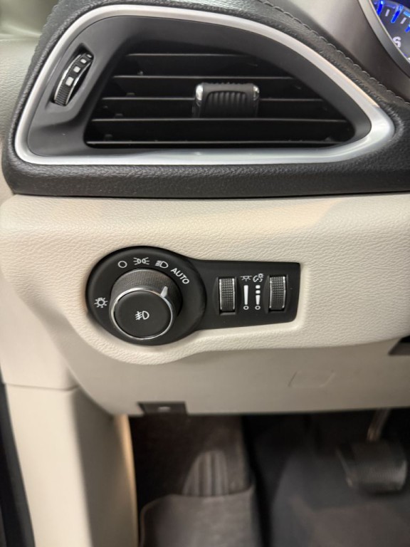 2018 Chrysler Pacifica Image 27