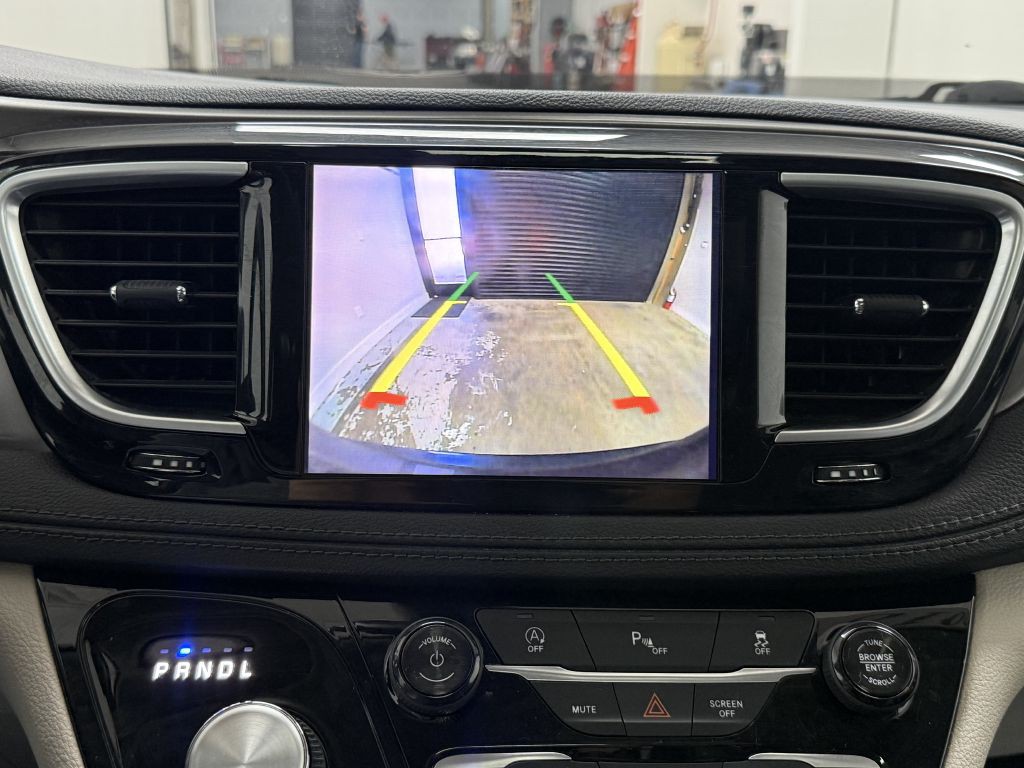 2018 Chrysler Pacifica Image 29