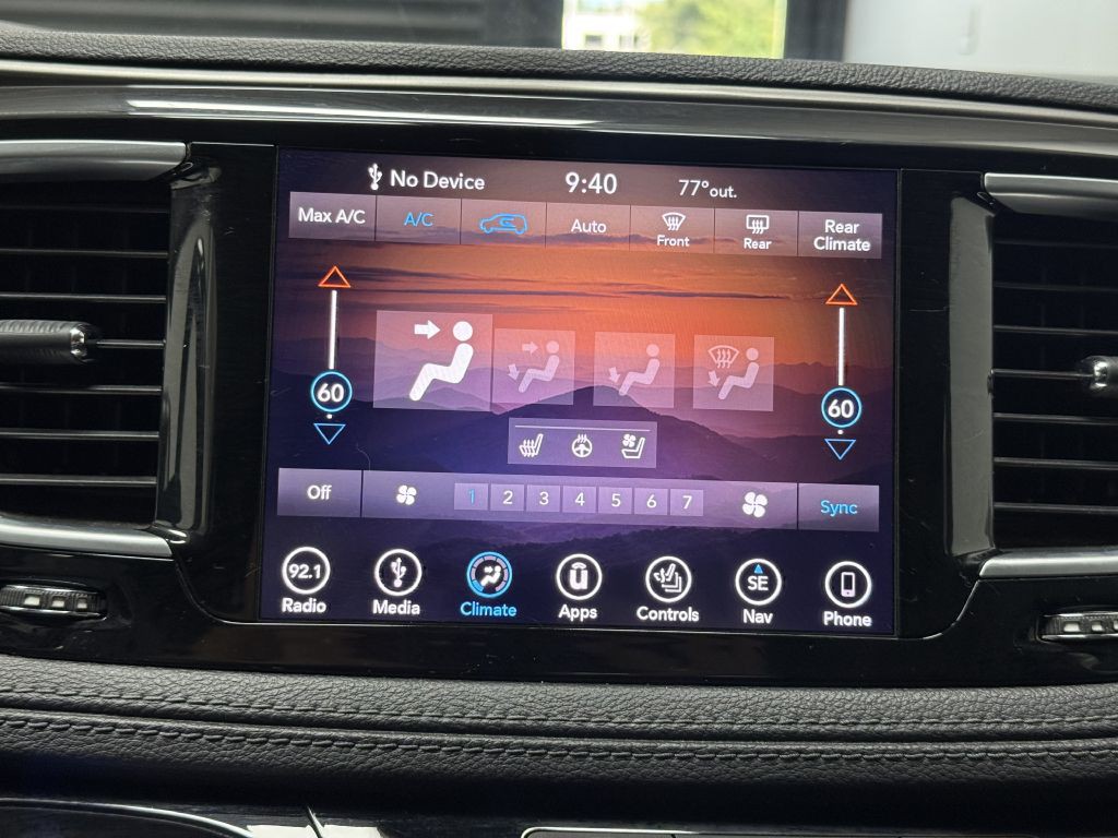 2018 Chrysler Pacifica Image 32