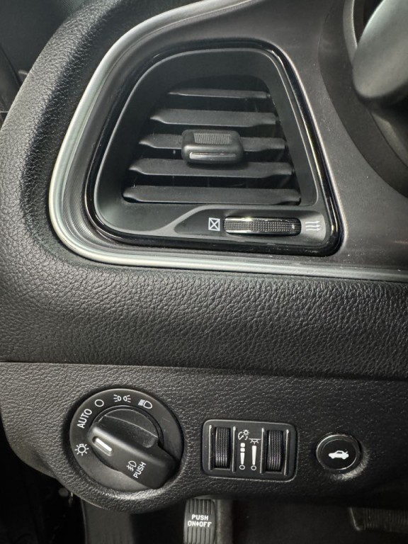 2022 Dodge Challenger Image 20