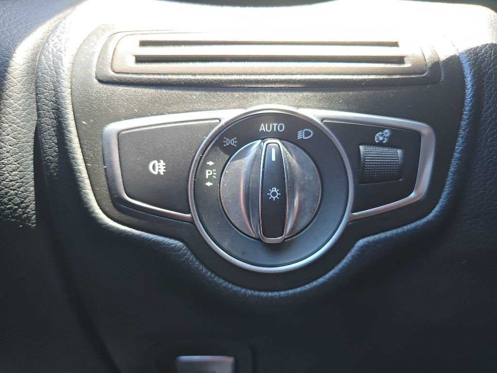 2019 Mercedes-Benz GLC-Class Image 35