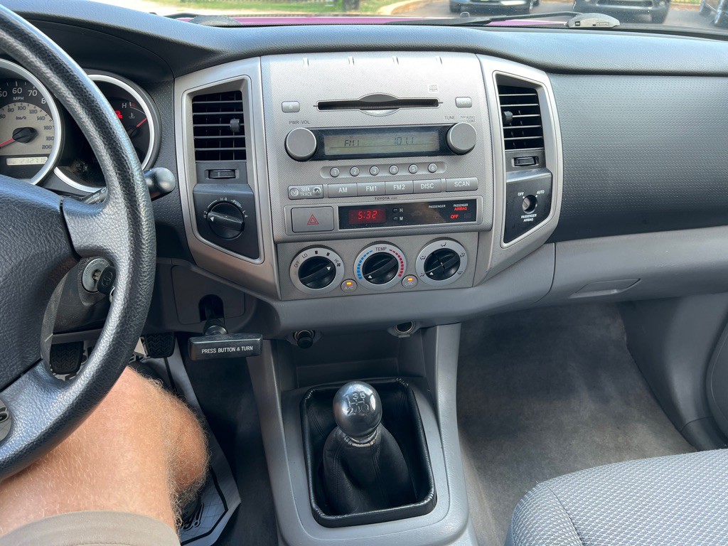 2005 Toyota Tacoma Image 23