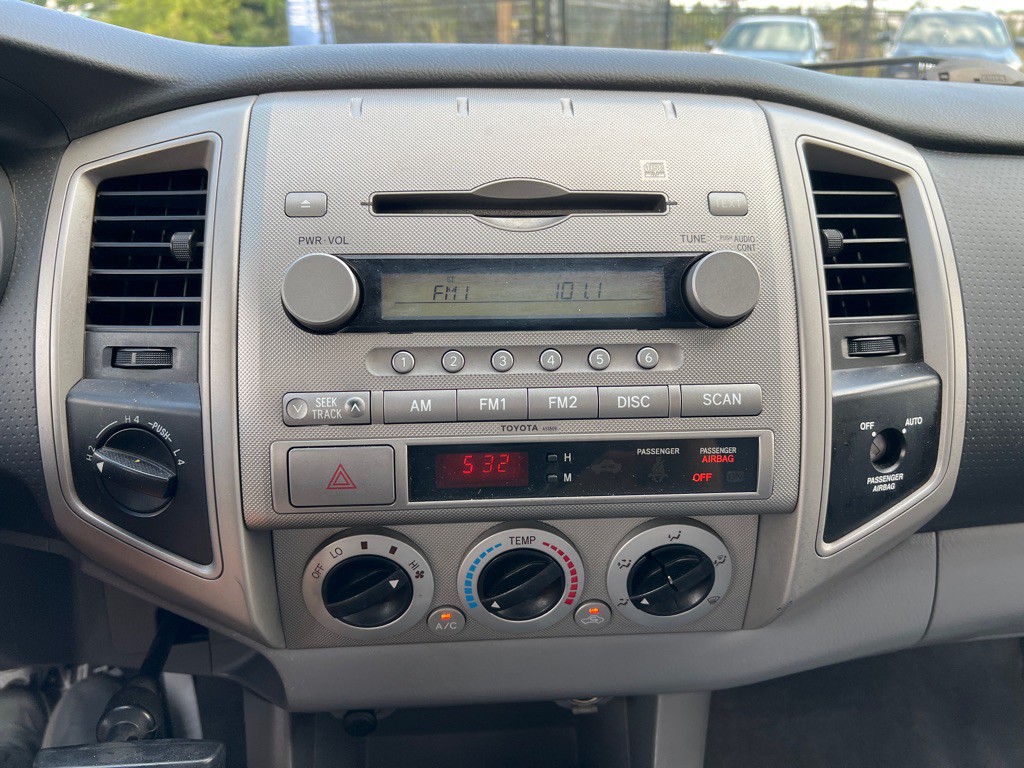 2005 Toyota Tacoma Image 24